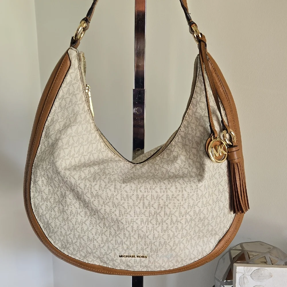 Michael Kors Lydia Hobo Bag
